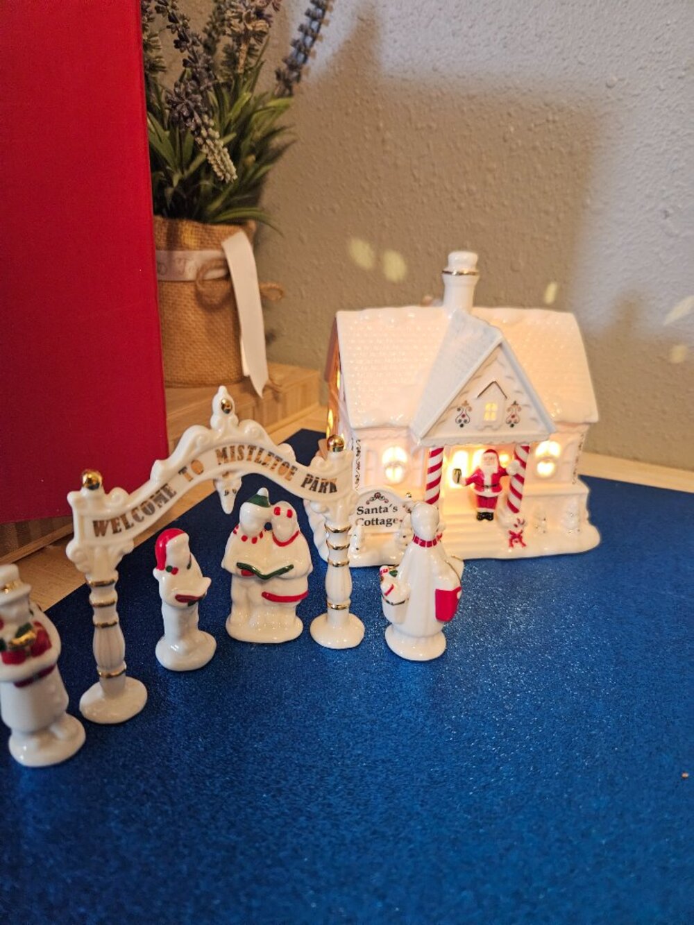 Lenox Mistletoe Park Cottage with Carolers 2021